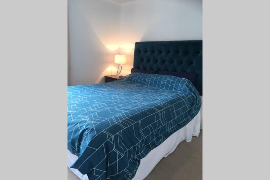 Kb99 Comfy 2 Bedroom House In Horsham, Pets Very Welcome With Easy Links To London And Gatwick Екстериор снимка
