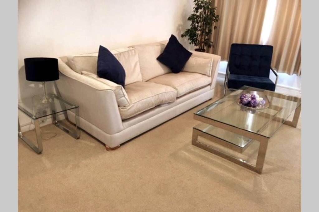 Kb99 Comfy 2 Bedroom House In Horsham, Pets Very Welcome With Easy Links To London And Gatwick Екстериор снимка