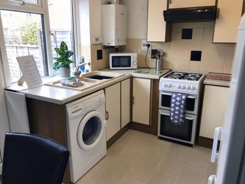 Kb99 Comfy 2 Bedroom House In Horsham, Pets Very Welcome With Easy Links To London And Gatwick Екстериор снимка