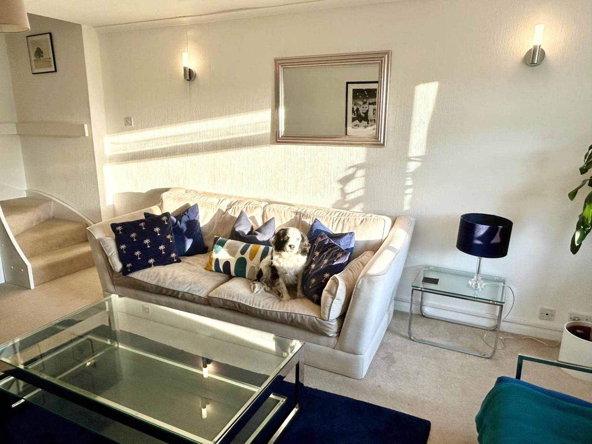 Kb99 Comfy 2 Bedroom House In Horsham, Pets Very Welcome With Easy Links To London And Gatwick Екстериор снимка