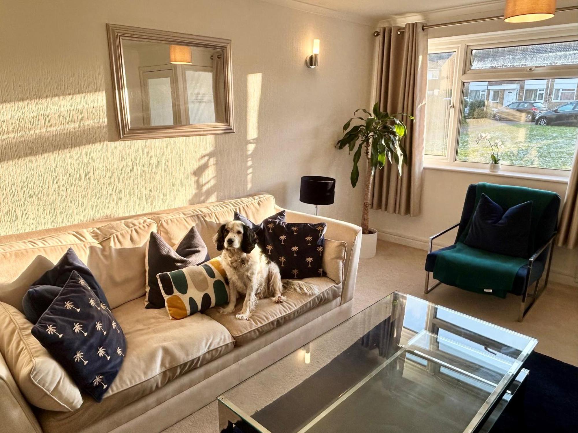 Kb99 Comfy 2 Bedroom House In Horsham, Pets Very Welcome With Easy Links To London And Gatwick Екстериор снимка