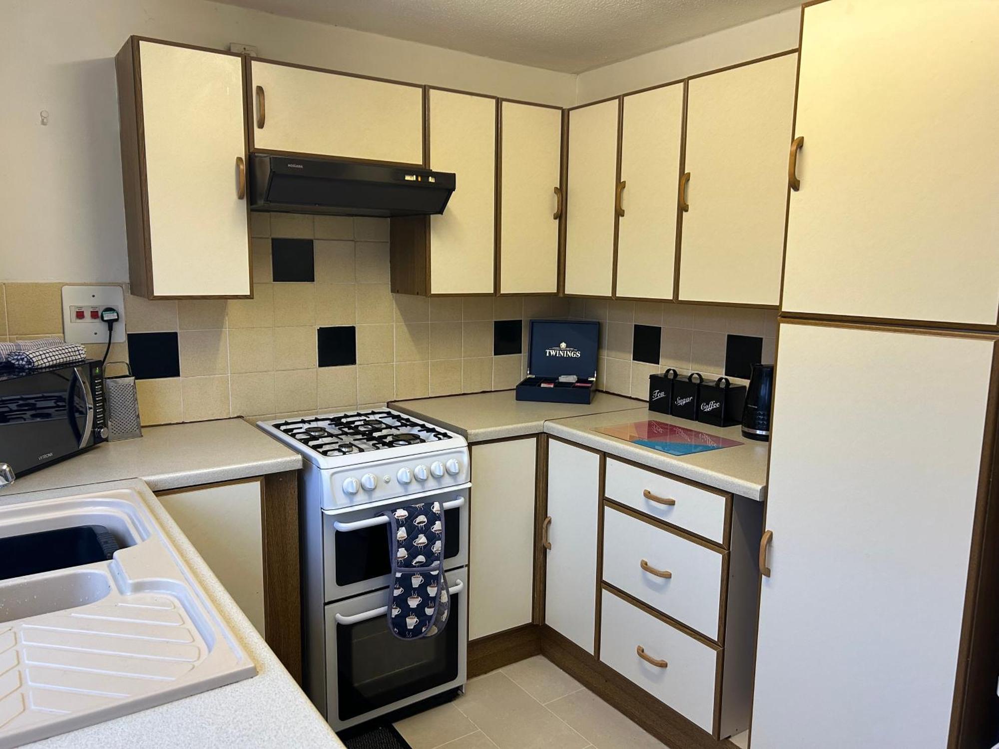 Kb99 Comfy 2 Bedroom House In Horsham, Pets Very Welcome With Easy Links To London And Gatwick Екстериор снимка