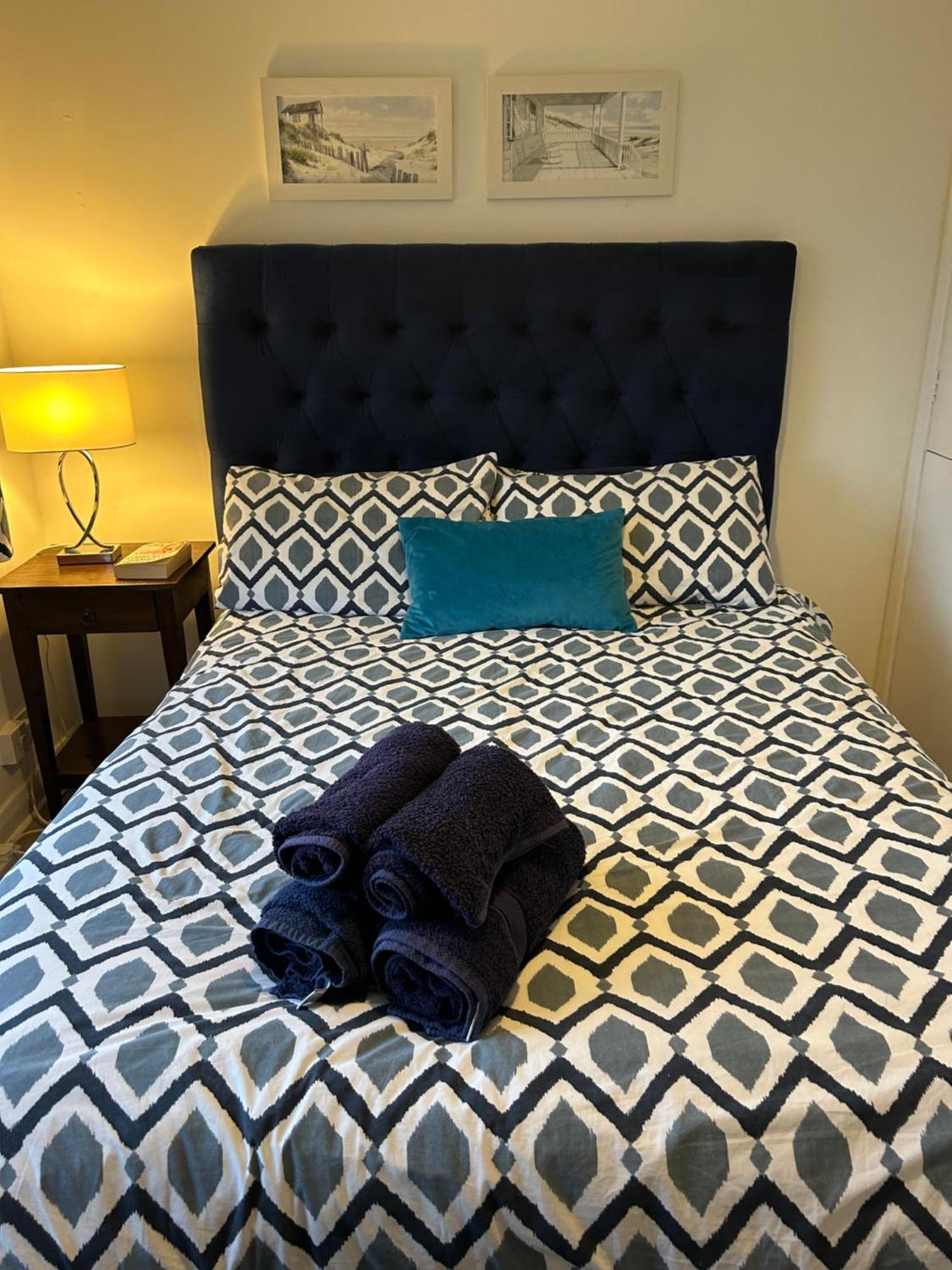 Kb99 Comfy 2 Bedroom House In Horsham, Pets Very Welcome With Easy Links To London And Gatwick Екстериор снимка