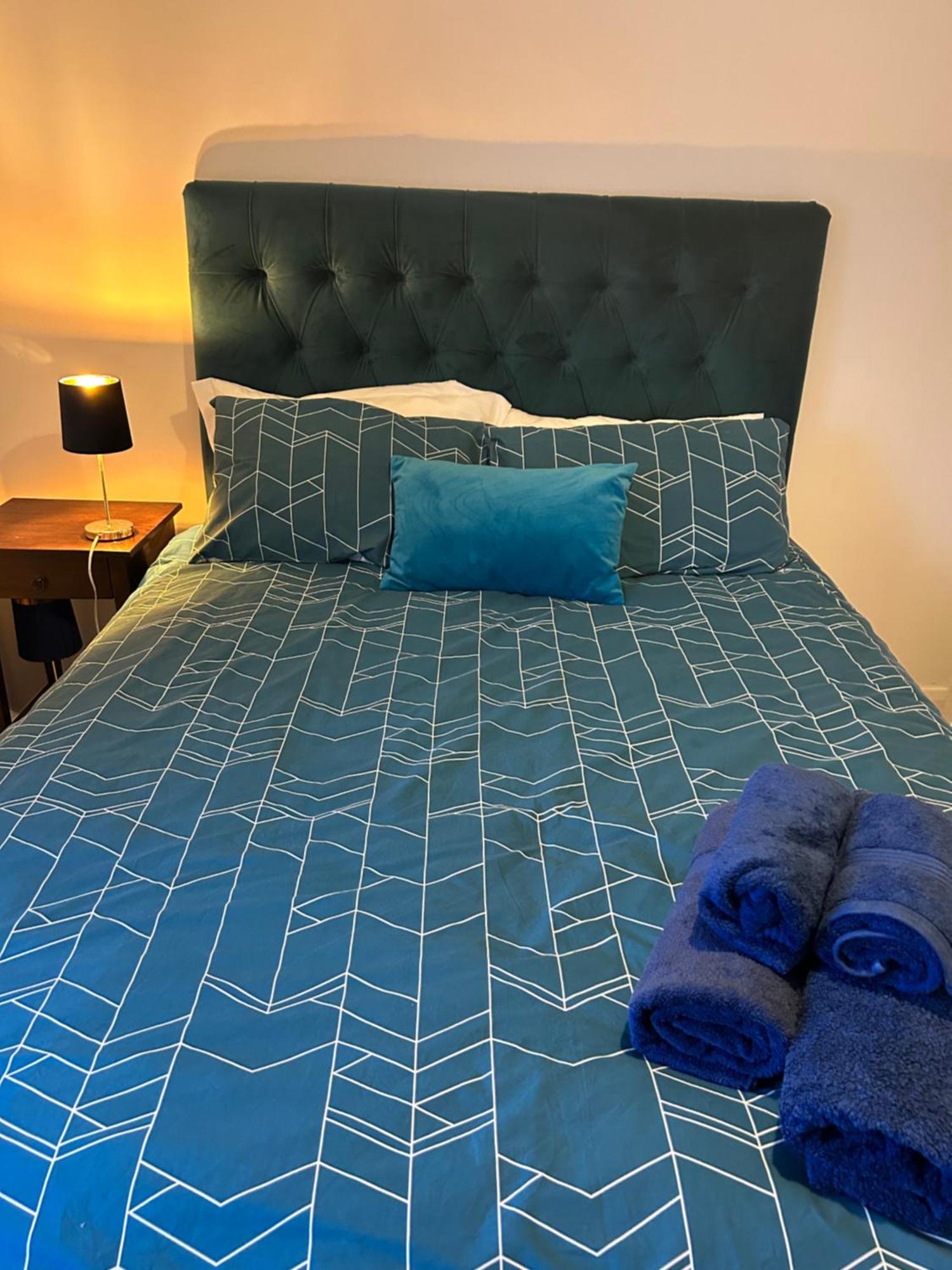 Kb99 Comfy 2 Bedroom House In Horsham, Pets Very Welcome With Easy Links To London And Gatwick Екстериор снимка